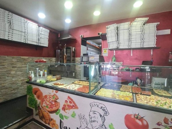 negozio in vendita a Roma in zona Finocchio