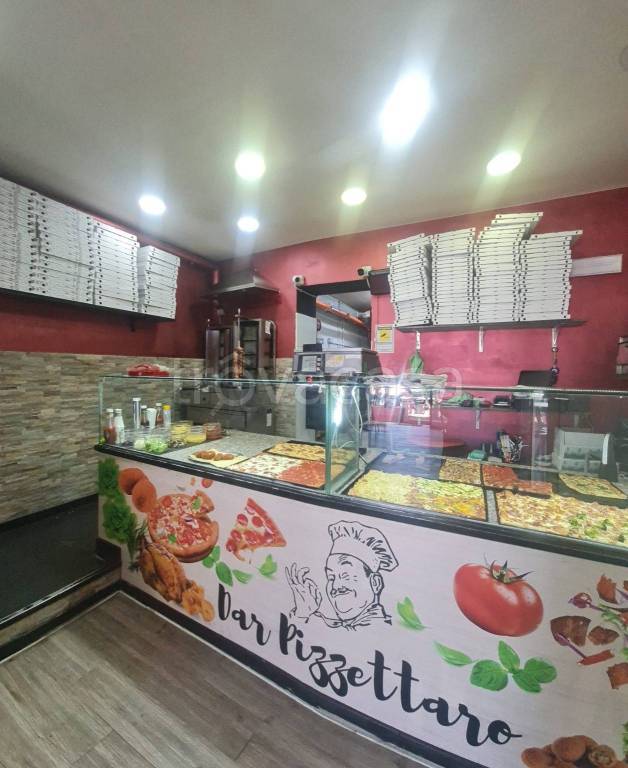 negozio in vendita a Roma in zona Finocchio
