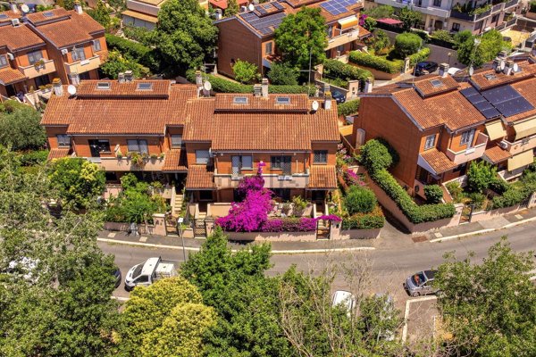 casa indipendente in vendita a Roma
