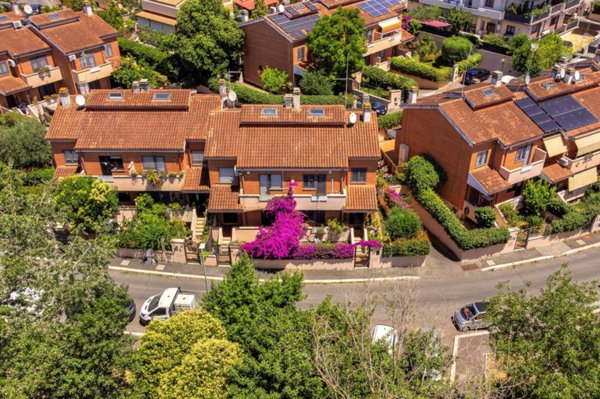 casa indipendente in vendita a Roma