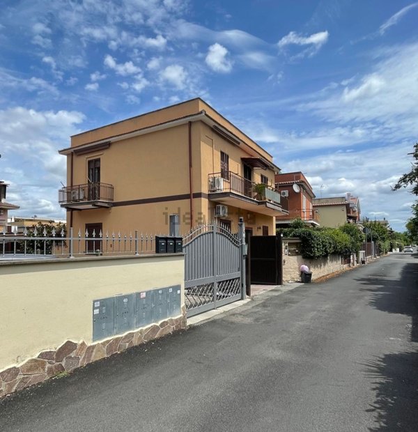 appartamento in vendita a Roma in zona Casal Morena