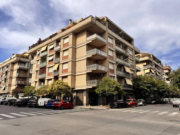 appartamento in vendita a Roma in zona Ostia