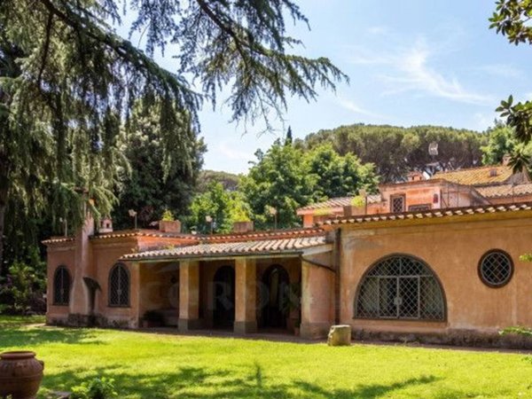 casa indipendente in vendita a Roma in zona Appio Pignatelli