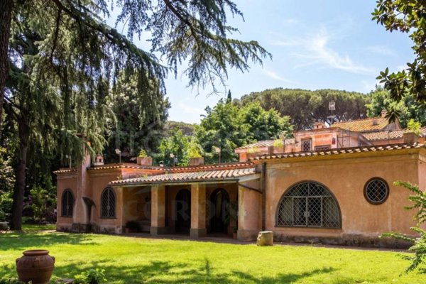 casa indipendente in vendita a Roma in zona Appio Pignatelli