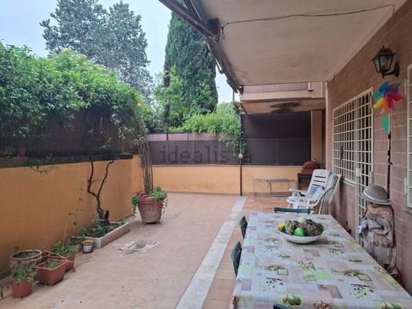 appartamento in vendita a Roma in zona Tomba di Nerone