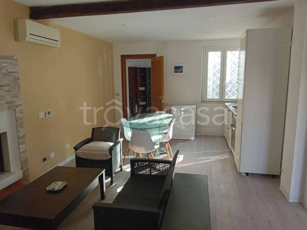 casa indipendente in vendita a Roma in zona Tomba di Nerone