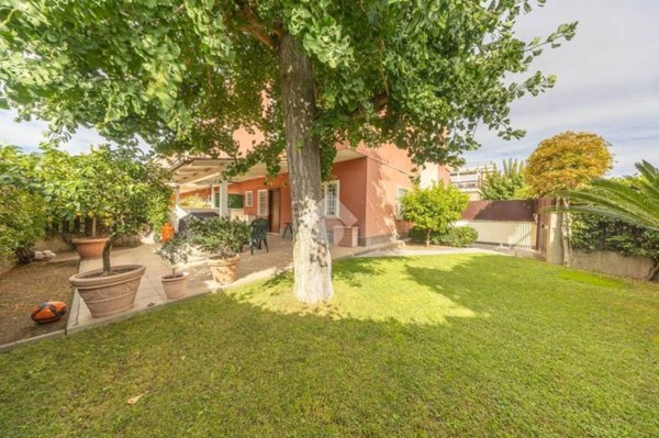 casa indipendente in vendita a Roma in zona Casal Morena