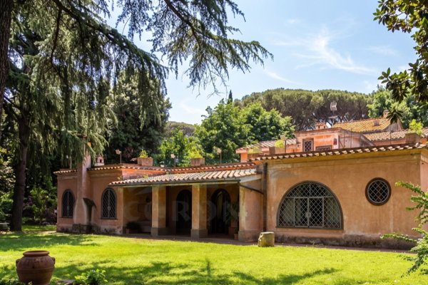 casa indipendente in vendita a Roma in zona Giuliano Dalmata