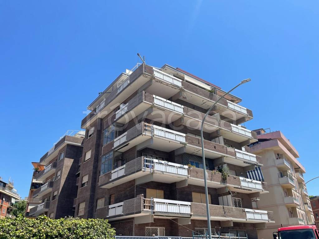 appartamento in vendita a Roma in zona Ostia