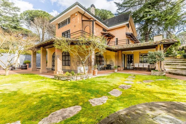 casa indipendente in vendita a Roma