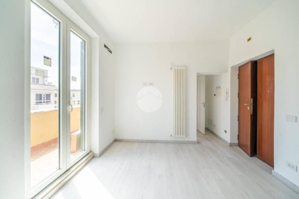 appartamento in vendita a Roma in zona Appio Latino