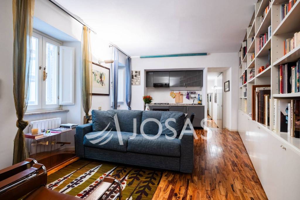 appartamento in vendita a Roma in zona Parione/Sant'Eustachio
