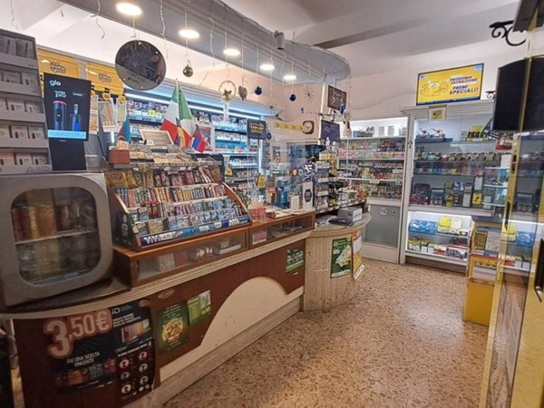 negozio in vendita a Roma in zona Rione Borgo