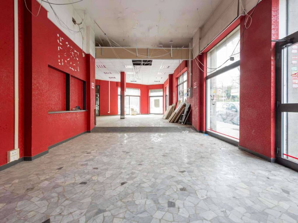negozio in vendita a Roma in zona Prenestino-Centocelle