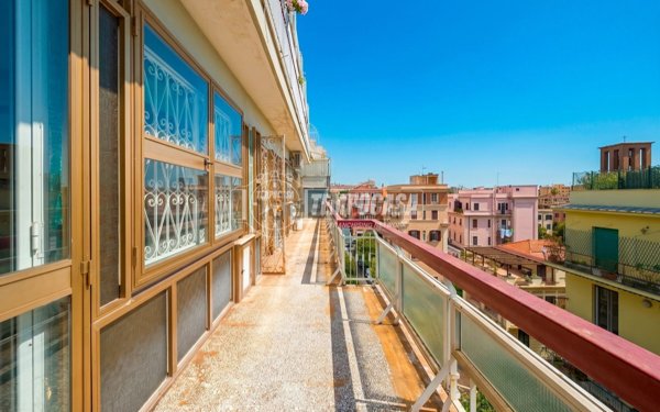 appartamento in vendita a Roma in zona Appio Latino