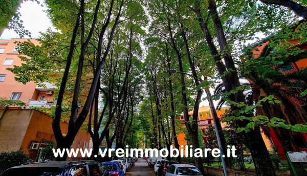 appartamento in vendita a Roma in zona Ostiense