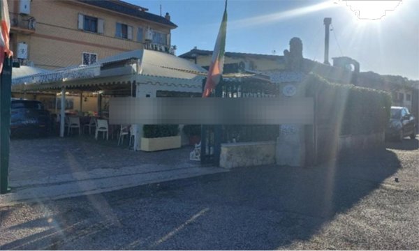 negozio in vendita a Roma in zona Pantan Monastero