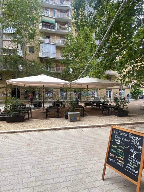 negozio in vendita a Roma in zona Cinecittà
