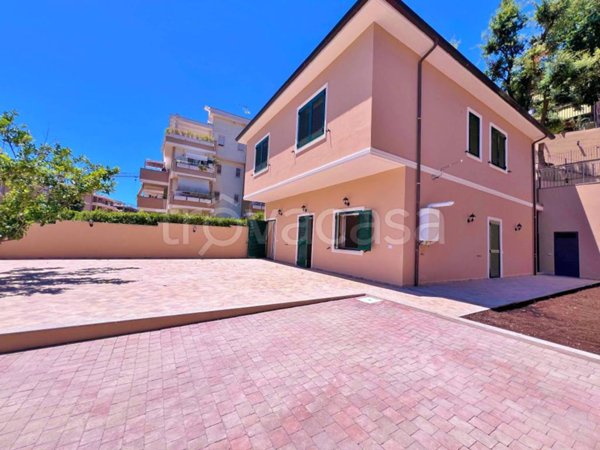 casa indipendente in vendita a Roma in zona Ottavia