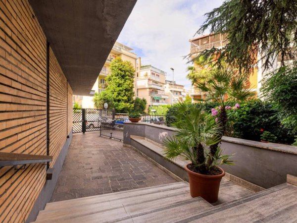 appartamento in vendita a Roma in zona Tor di Quinto