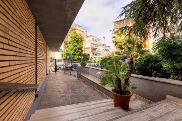 appartamento in vendita a Roma in zona Tor di Quinto