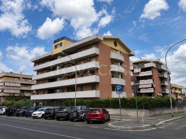 appartamento in vendita a Roma in zona Ponte di Nona