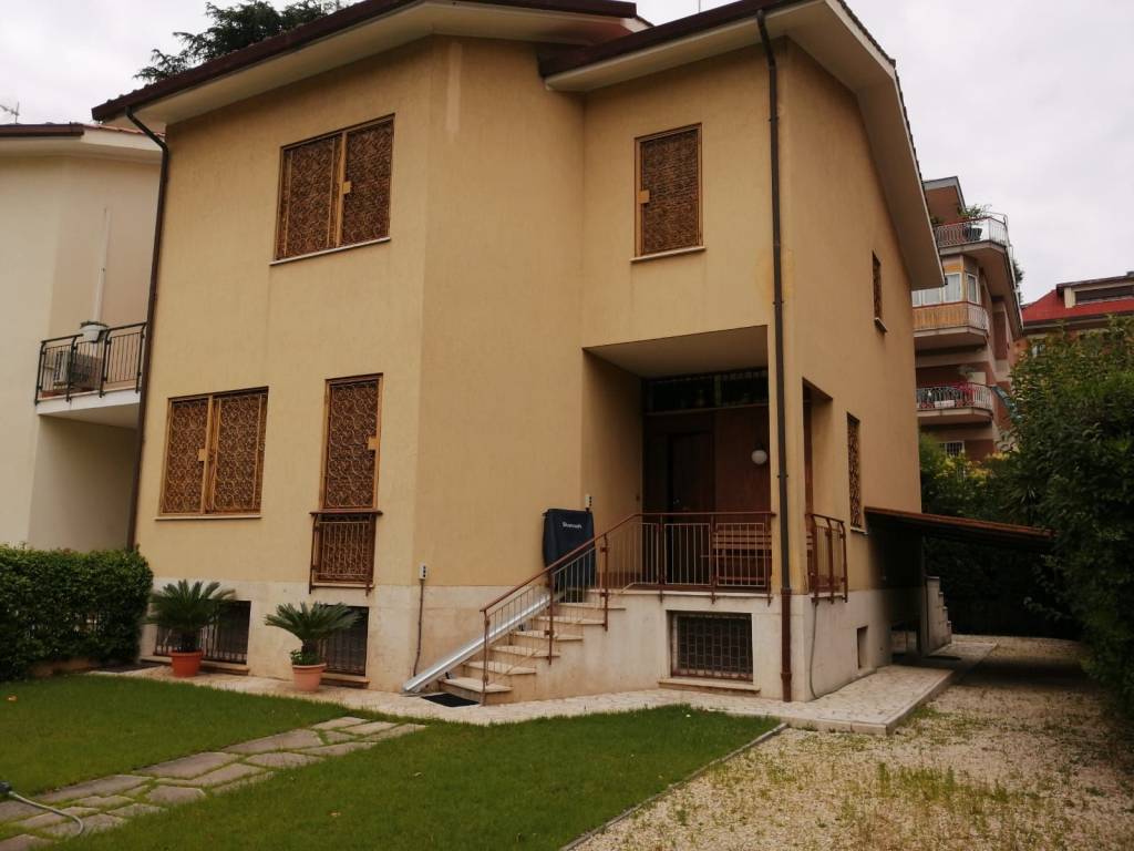 casa indipendente in vendita a Roma in zona Monte Sacro/Talenti