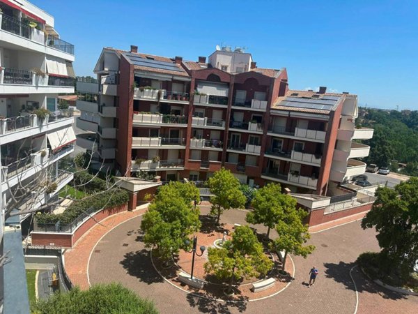 appartamento in vendita a Roma in zona Pantan Monastero