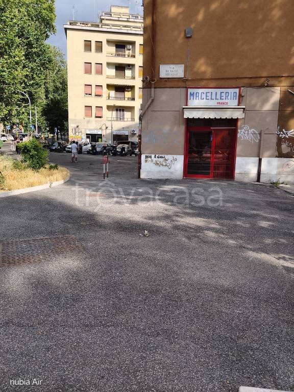 locale commerciale in vendita a Roma in zona Monte Sacro/Talenti