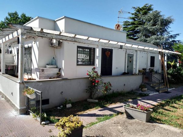 casa indipendente in vendita a Roma in zona Casal Palocco