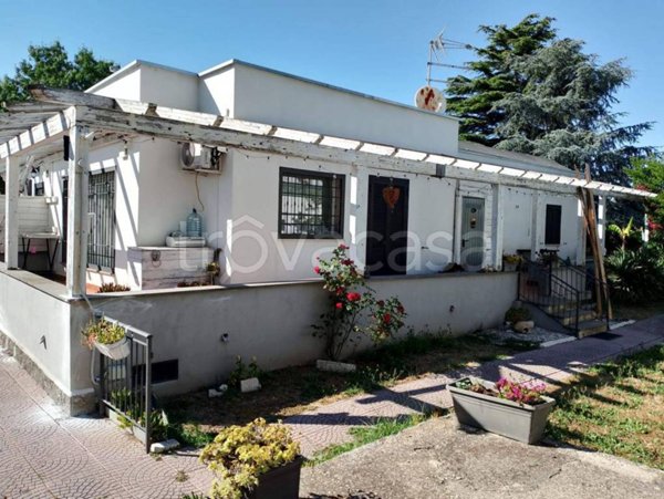 casa indipendente in vendita a Roma in zona Casal Palocco