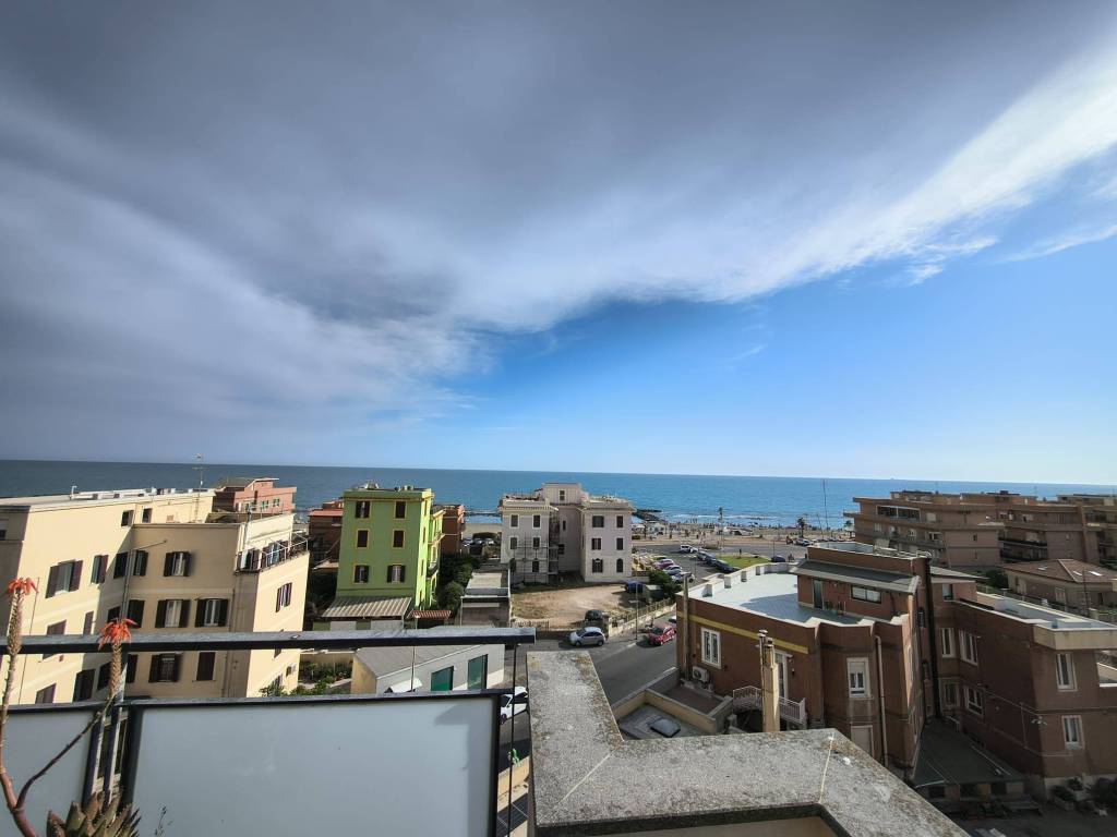 appartamento in vendita a Roma in zona Ostia