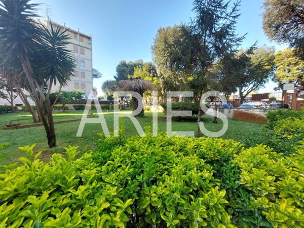 locale commerciale in vendita a Roma in zona Ostia