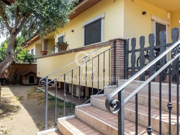 casa indipendente in vendita a Roma in zona Infernetto