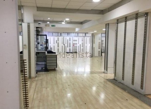locale commerciale in vendita a Roma in zona Ostia