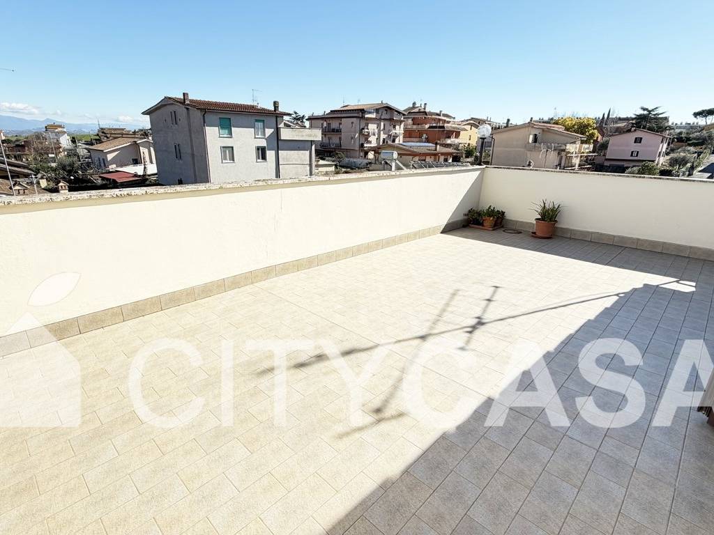 appartamento in vendita a Roma in zona Valle Muricana