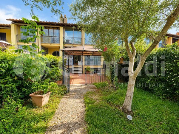 casa indipendente in vendita a Roma in zona Pantan Monastero