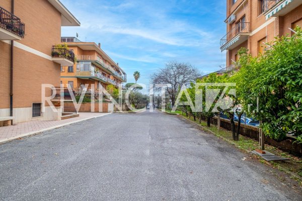 appartamento in vendita a Roma in zona Corviale