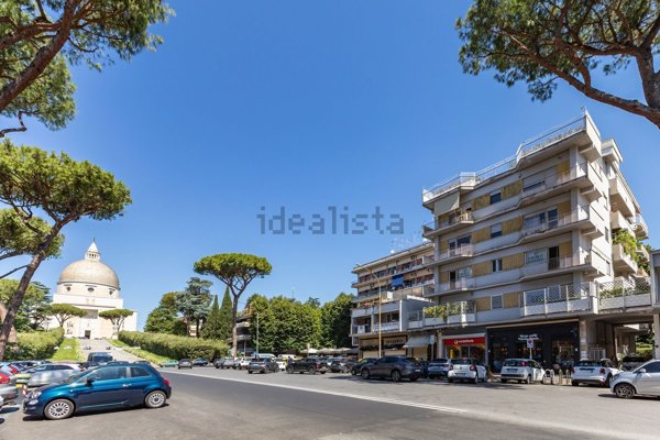 appartamento in vendita a Roma in zona EUR