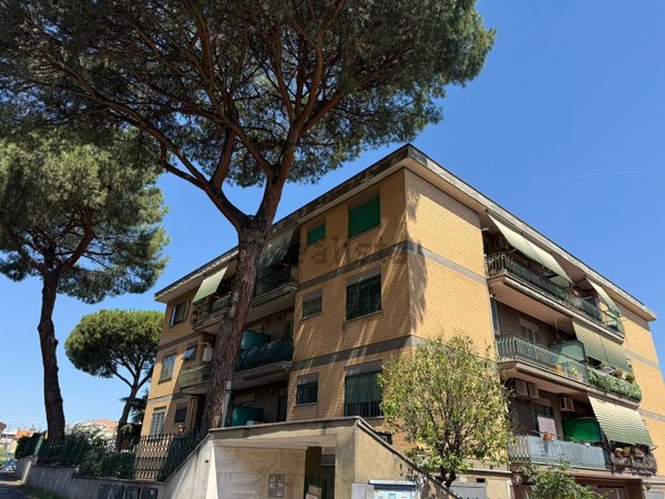 appartamento in vendita a Roma in zona Torre Angela