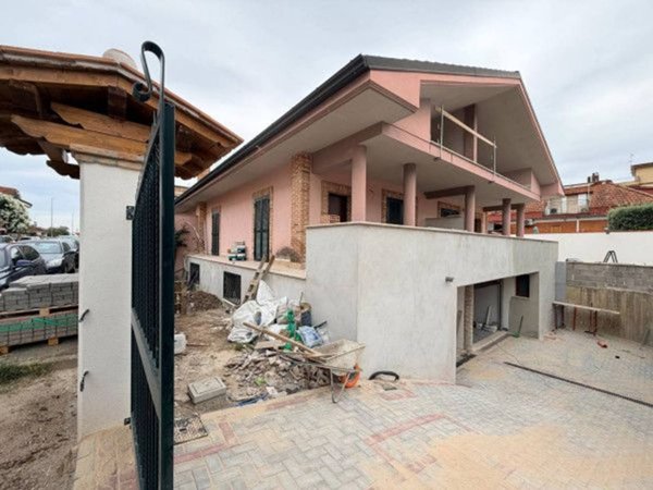 casa indipendente in vendita a Roma in zona Borghesiana