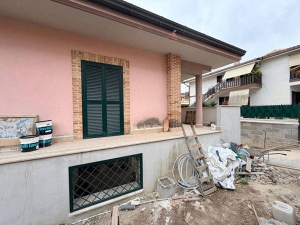 casa indipendente in vendita a Roma in zona Finocchio