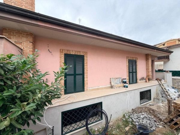 casa indipendente in vendita a Roma in zona Finocchio