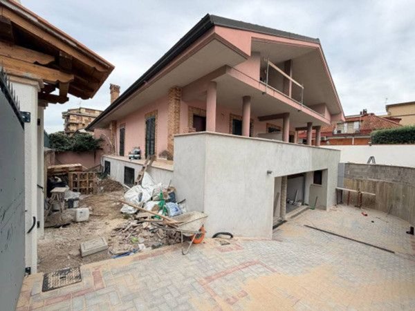 casa indipendente in vendita a Roma in zona Finocchio