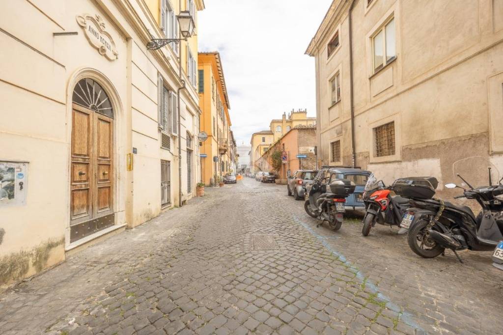 appartamento in vendita a Roma in zona Trastevere