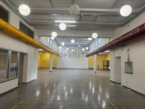 locale commerciale in vendita a Roma in zona Celio
