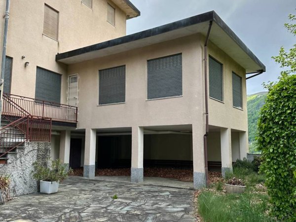 casa indipendente in vendita a Roma in zona Castro Pretorio