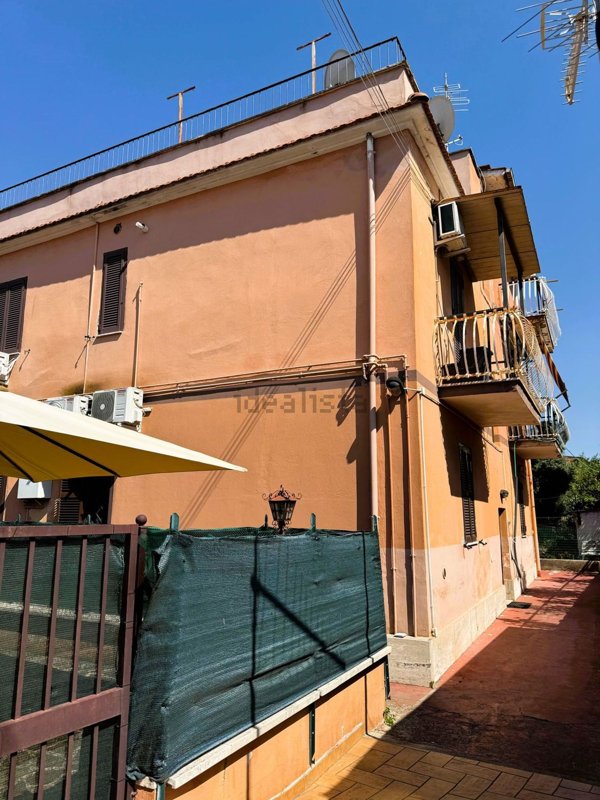 appartamento in vendita a Roma in zona Casal Morena