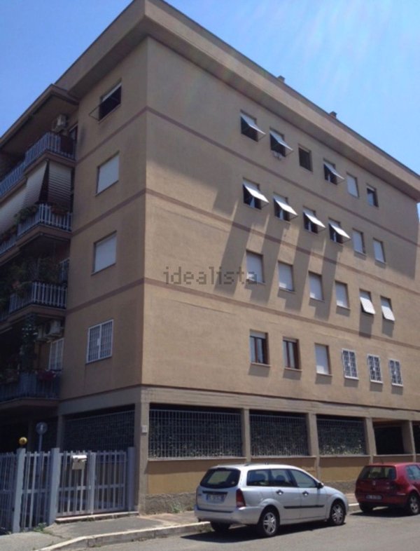 appartamento in vendita a Roma in zona Tuscolano