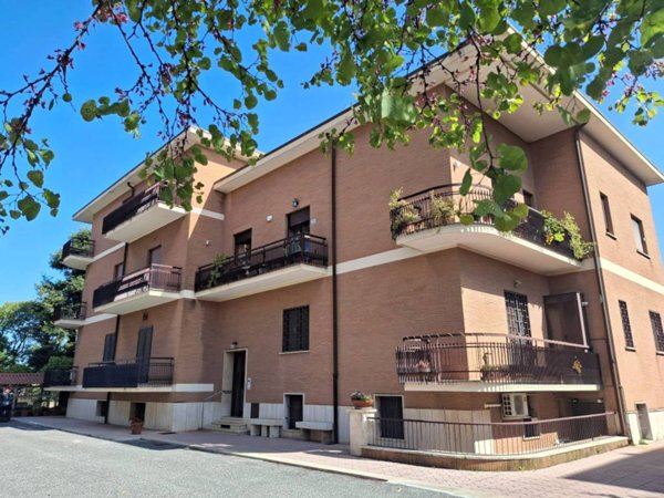 appartamento in vendita a Roma in zona Corviale